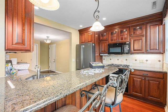 Builiding view twelve for 471 South, Kalamazoo, MI. 49007