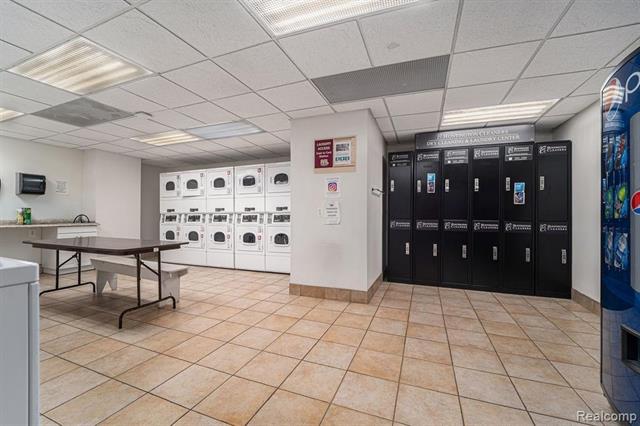 Builiding view ten for 15 Kirby, Detroit, MI. 48202