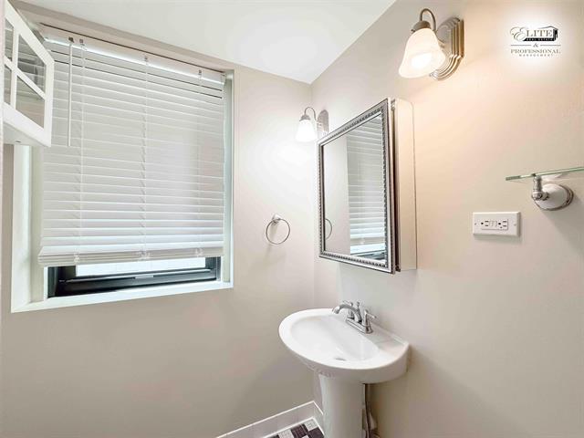 Builiding view thirty three for 15 Kirby, Detroit, MI. 48202