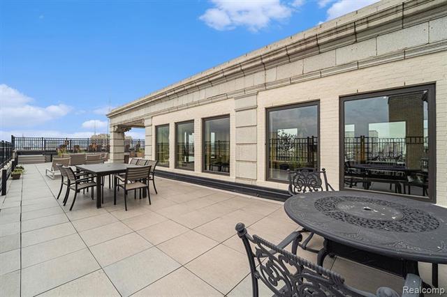 Builiding view twelve for 15 Kirby, Detroit, MI. 48202