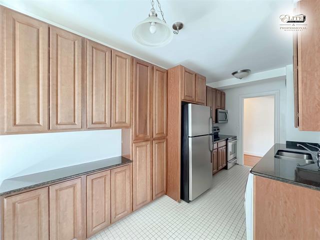 Builiding view twenty four for 15 Kirby, Detroit, MI. 48202