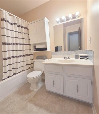 Builiding view five for 34231 Garfield, Fraser, MI. 48026