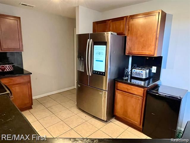 Builiding view five for 8425 Towne Center Circle South, Warren, MI. 48093