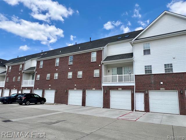 Builiding view one for 8425 Towne Center Circle South, Warren, MI. 48093