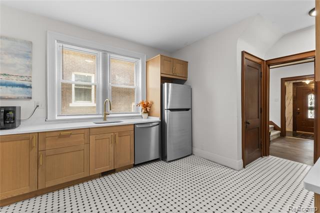 Builiding view sixteen for 1066 Grand, Detroit, MI. 48207