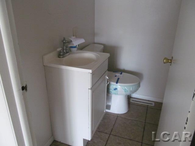 Builiding view ten for 1062 Oram Dr, Adrian, MI. 49221