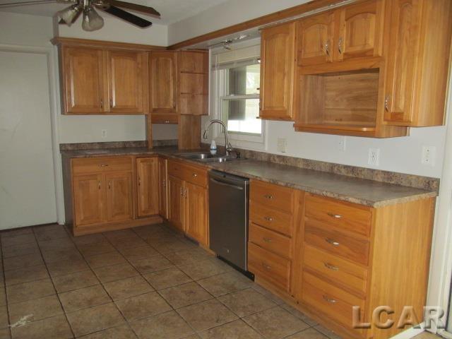 Builiding view three for 1062 Oram Dr, Adrian, MI. 49221