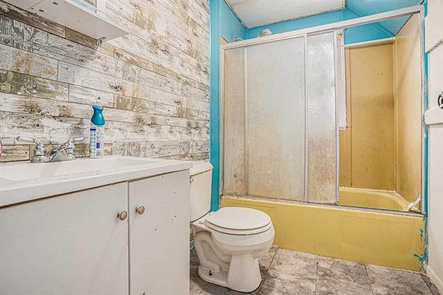 Builiding view eight for 609 Sturgis, Sturgis, MI. 49091