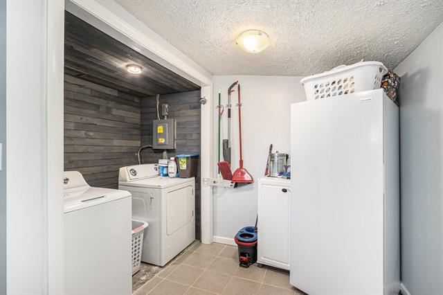 Builiding view twelve for 1131 Frisbie, Battle Creek, MI. 49037