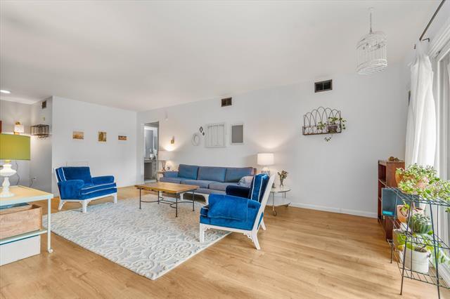 Builiding view eight for 1235 Maple, Ann Arbor, MI. 48103