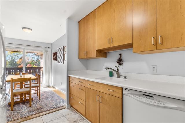 Builiding view seventeen for 1235 Maple, Ann Arbor, MI. 48103