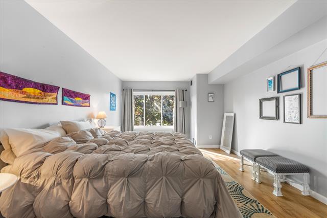 Builiding view twenty one for 1235 Maple, Ann Arbor, MI. 48103