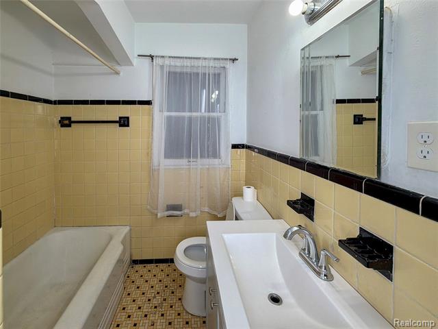 Builiding view five for 8553 Cloverlawn, Detroit, MI. 48204