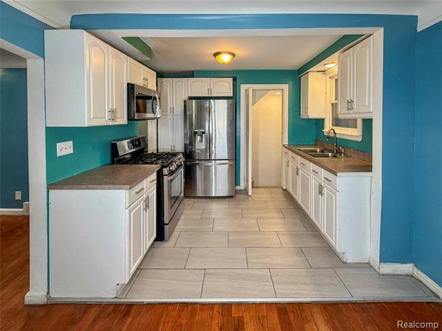 Builiding view four for 8553 Cloverlawn, Detroit, MI. 48204