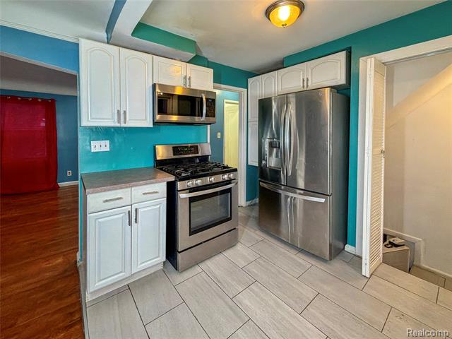 Builiding view three for 8553 Cloverlawn, Detroit, MI. 48204