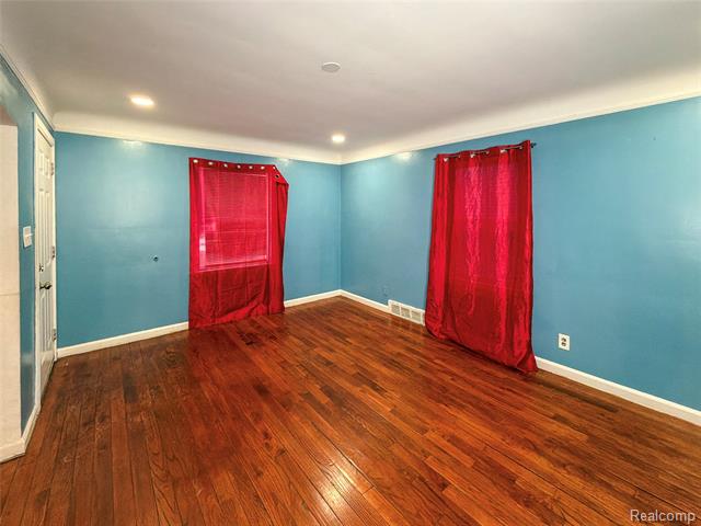 Builiding view two for 8553 Cloverlawn, Detroit, MI. 48204