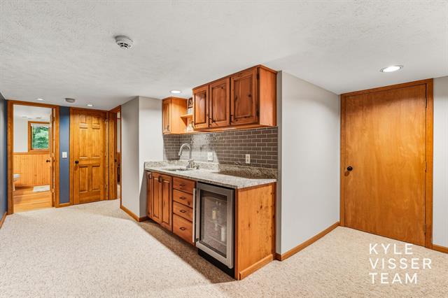 Builiding view forty for 2420 Hylane, Grand Rapids, MI. 49505