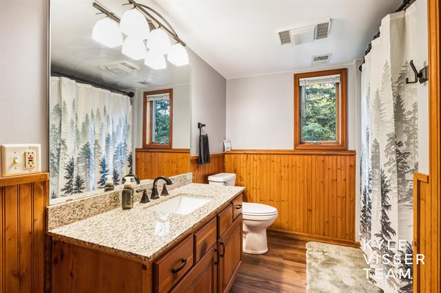 Builiding view thirty nine for 2420 Hylane, Grand Rapids, MI. 49505