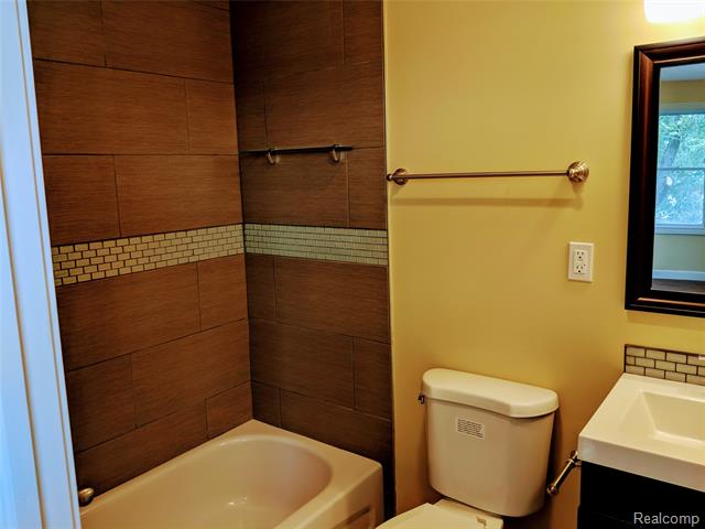 Builiding view eight for 89 Edsel Ford Fwy, Detroit, MI. 48202