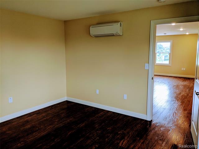 Builiding view nine for 89 Edsel Ford Fwy, Detroit, MI. 48202