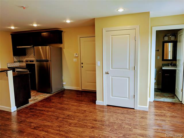 Builiding view one for 89 Edsel Ford Fwy, Detroit, MI. 48202