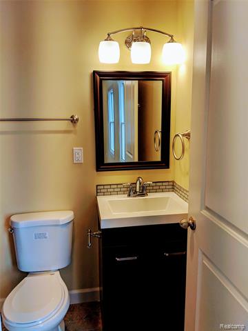 Builiding view six for 89 Edsel Ford Fwy, Detroit, MI. 48202