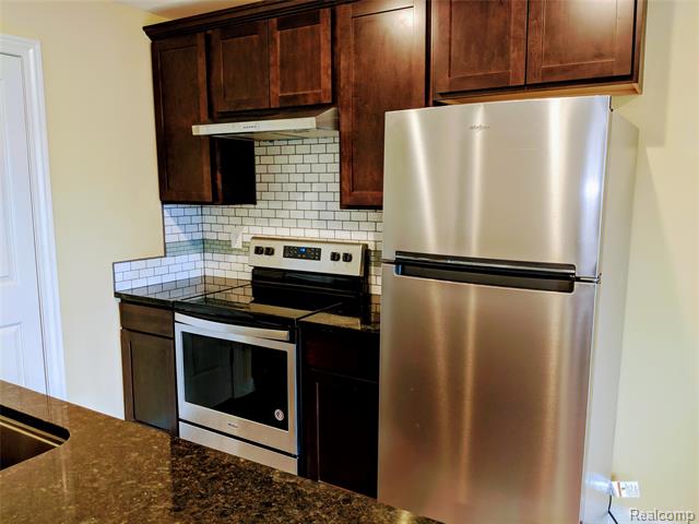 Builiding view three for 89 Edsel Ford Fwy, Detroit, MI. 48202