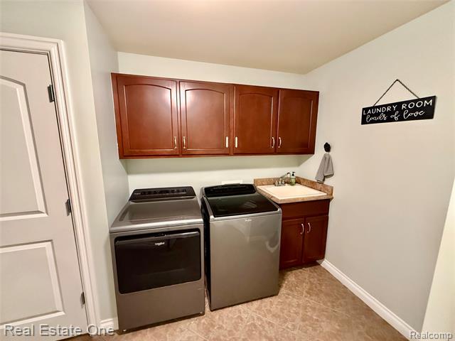 Builiding view thirty for 51063 Paxton, New Baltimore, MI. 48051