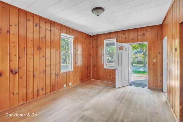 Builiding view eight for 713 Woodbridge, Saginaw, MI. 48602