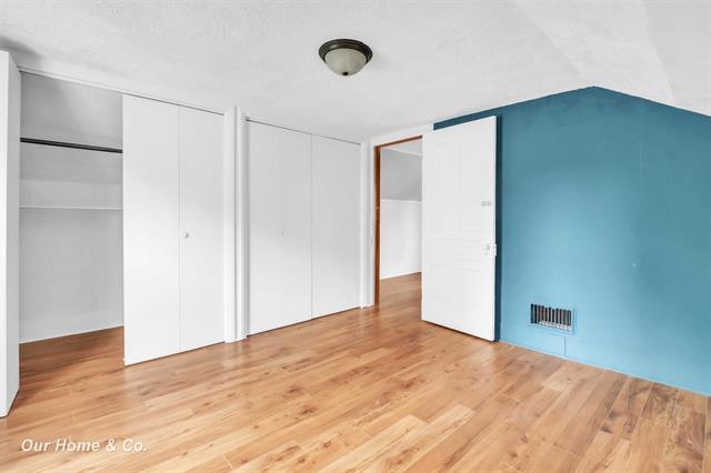 Builiding view eighteen for 713 Woodbridge, Saginaw, MI. 48602