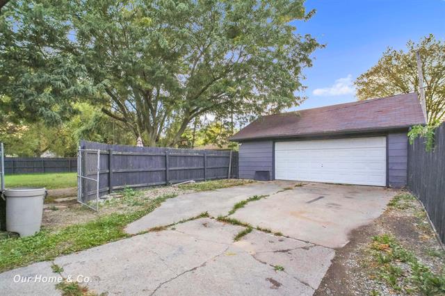 Builiding view five for 713 Woodbridge, Saginaw, MI. 48602