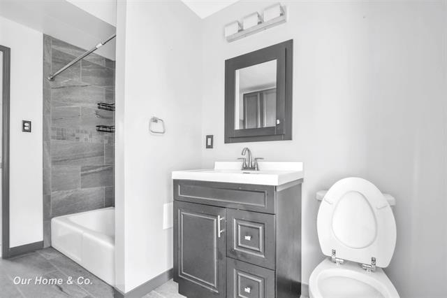 Builiding view fourteen for 713 Woodbridge, Saginaw, MI. 48602