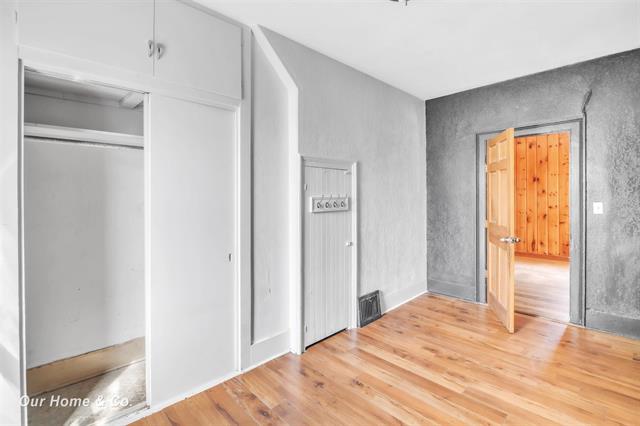 Builiding view nineteen for 713 Woodbridge, Saginaw, MI. 48602