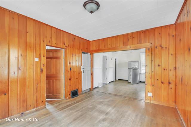 Builiding view twelve for 713 Woodbridge, Saginaw, MI. 48602