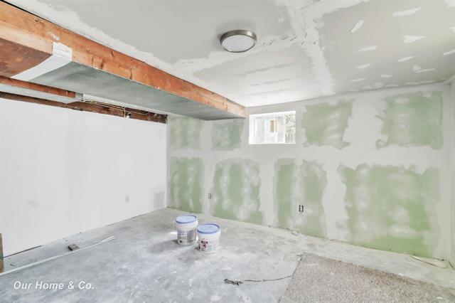 Builiding view twenty eight for 713 Woodbridge, Saginaw, MI. 48602