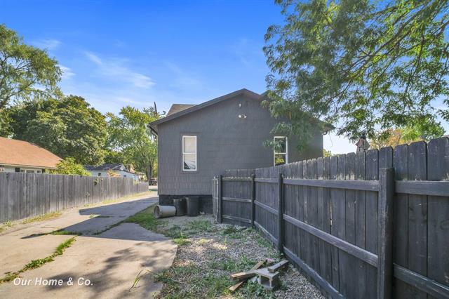 Builiding view two for 713 Woodbridge, Saginaw, MI. 48602