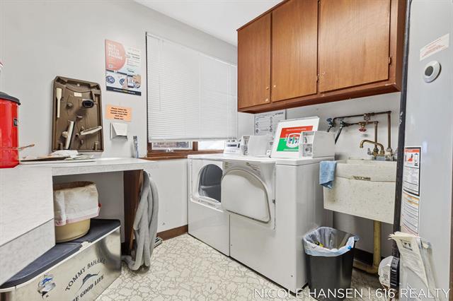 Builiding view eighteen for 2581 Ridgecroft, Grand Rapids, MI. 49546