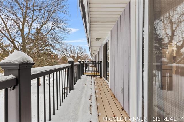 Builiding view fifteen for 2581 Ridgecroft, Grand Rapids, MI. 49546