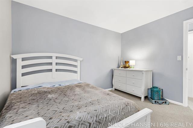 Builiding view fourteen for 2581 Ridgecroft, Grand Rapids, MI. 49546