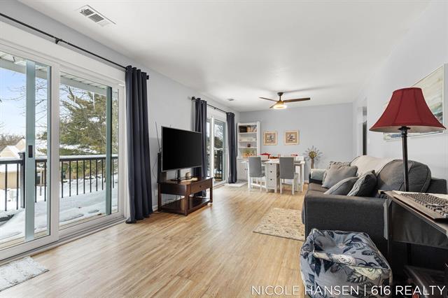 Builiding view one for 2581 Ridgecroft, Grand Rapids, MI. 49546