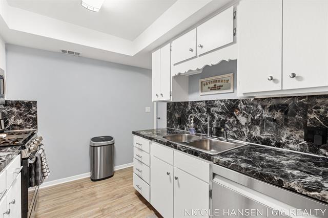 Builiding view six for 2581 Ridgecroft, Grand Rapids, MI. 49546