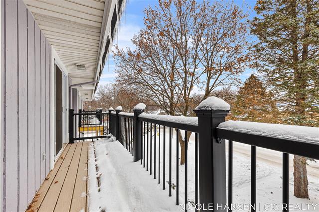 Builiding view sixteen for 2581 Ridgecroft, Grand Rapids, MI. 49546