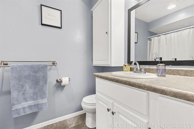 Builiding view twelve for 2581 Ridgecroft, Grand Rapids, MI. 49546