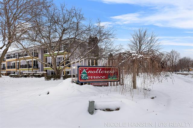 Builiding view twenty four for 2581 Ridgecroft, Grand Rapids, MI. 49546