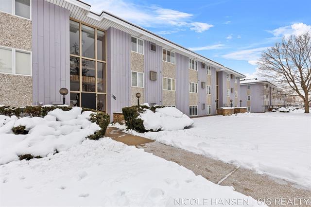 Builiding view twenty one for 2581 Ridgecroft, Grand Rapids, MI. 49546