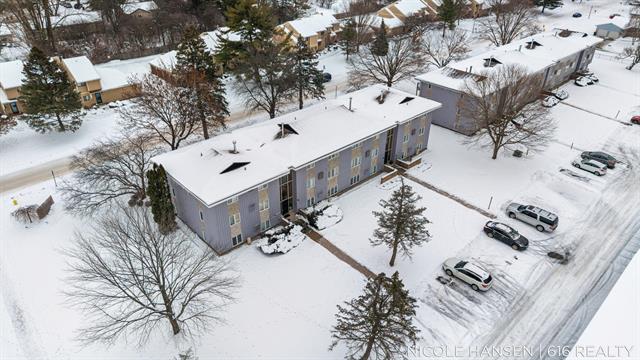 Builiding view twenty six for 2581 Ridgecroft, Grand Rapids, MI. 49546