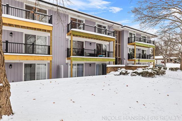 Builiding view twenty three for 2581 Ridgecroft, Grand Rapids, MI. 49546