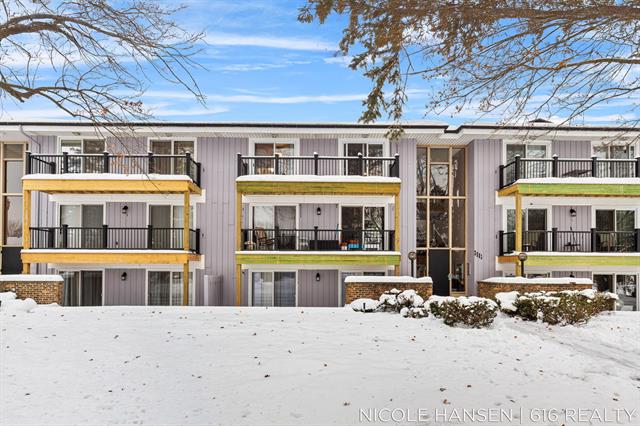 Builiding view twenty two for 2581 Ridgecroft, Grand Rapids, MI. 49546