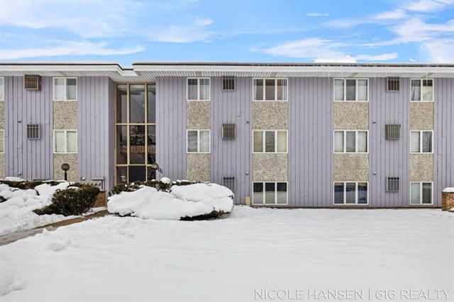 Builiding view twenty for 2581 Ridgecroft, Grand Rapids, MI. 49546