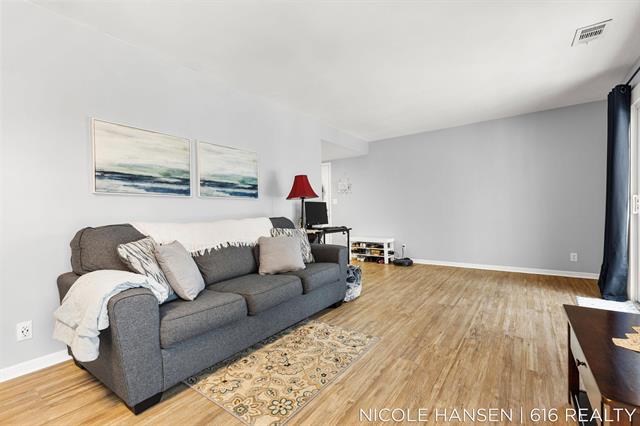 Builiding view two for 2581 Ridgecroft, Grand Rapids, MI. 49546